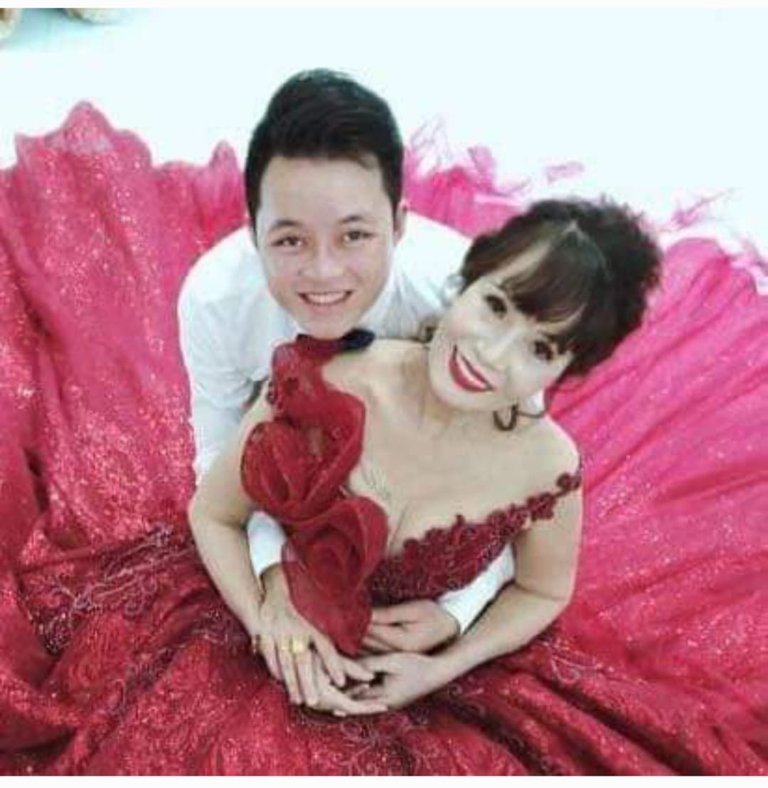 Mối quan hệ của Thu Sao với gia đình chồng rất tốt. Có lần, chị livestream cảnh cùng anh chị chồng bắt cá ở quê nhà rất vui vẻ.