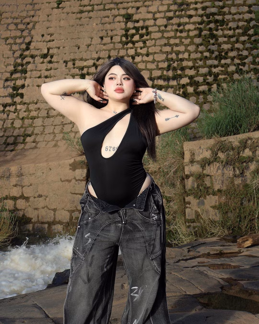 Không chỉ mặc đẹp cho bản thân cô nàng còn ra nhiều video hướng dẫn phối đồ cho người ngoại cỡ thu hút hàng chục triệu lượt xem trên tiktok.