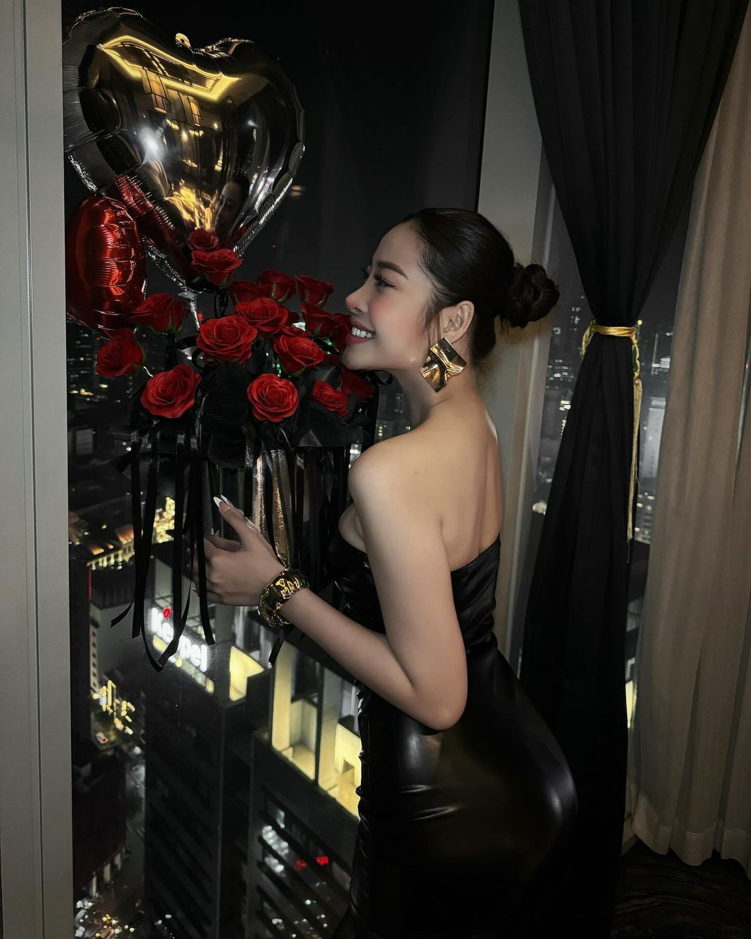 Hồng Vy tên đầy đủ là Nguyễn Thị Hồng Vy sinh năm 2000 tại TP Hồ Chí Minh.