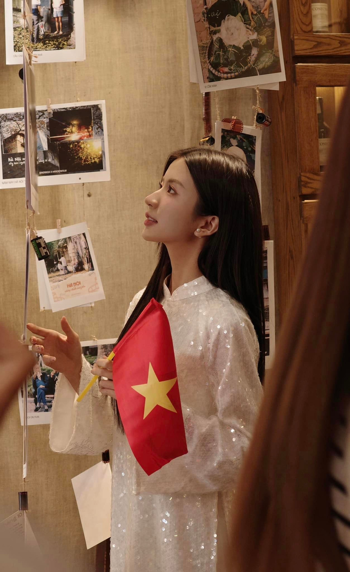 Nguyễn Ngọc Huyền sinh năm 1999, là diễn viên tay ngang của Vbiz. Cô vốn theo học Mỹ thuật, nhưng bén duyên với diễn xuất và bước đầu gặt hái được thành công.