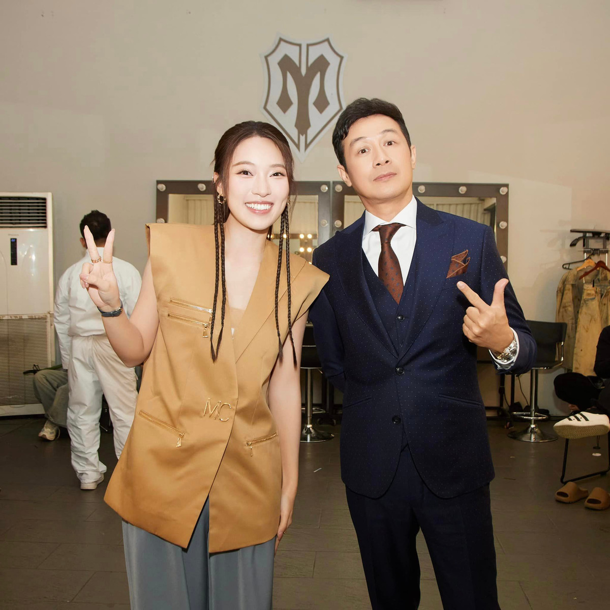 Đặc biệt, cô nàng cũng góp giọng và hỗ trợ trong tiết mục Quá Là Trôi của Nhà Thiếu Nhi được thể hiện bởi Binz, Rhymastic, Bùi Công Nam, Đỗ Hoàng Hiệp, Thiên Minh, Hà Lê. Dù khi phát sóng nhận về một số ý kiến trái chiều, thế nhưng cô nàng đã thể hiện được bản lĩnh của mình trên sân khấu lớn, nhận được nhiều lời khen của các anh trai nhờ sự chuyên nghiệp khi dẫn chương trình.