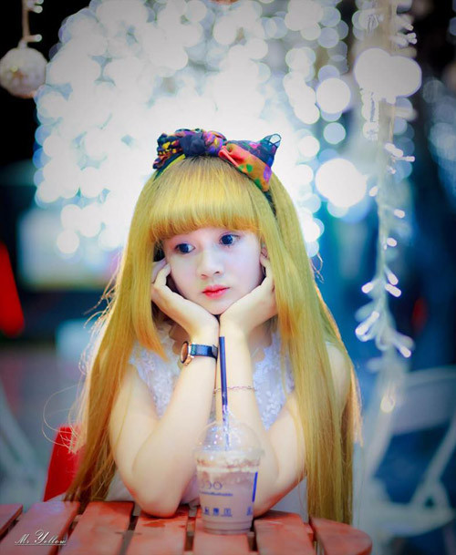 Thời điểm nổi tiếng với những bức hình tựa như búp bê, Tuyết Mai đã 21 tuổi, thế nhưng vẻ ngoài của cô nàng khiến cô nàng khiến nhiều người nhẫm lẫn cô chỉ mới là học sinh trung học.