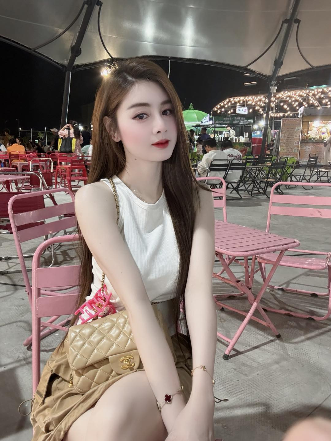 Ở thời điểm nổi tiếng là một hot girl mạng, Tuyết Mai hoạt động như một người mẫu ảnh, đồng thời tham gia những đóng một số MC ca nhạc như " Ngắm hoa lệ rơi" của Lâm Chấn Kiệt.