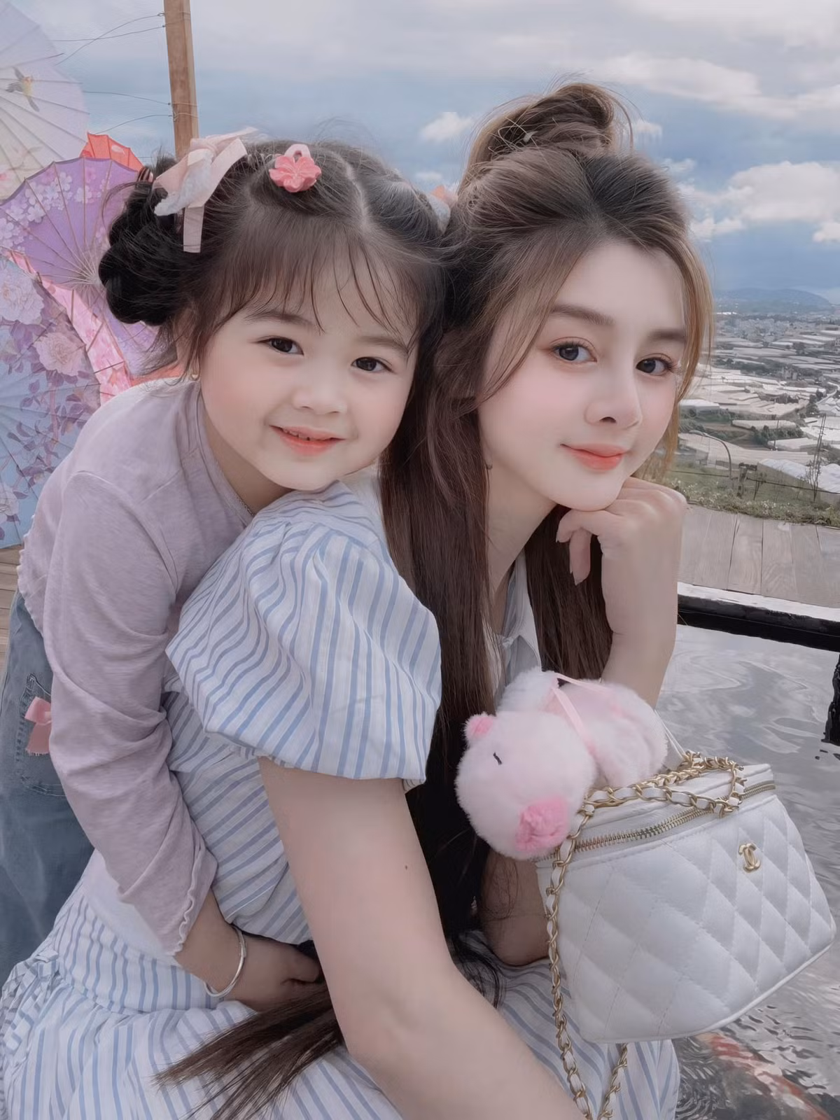 Ở thời điểm hiện tại, có nhiều thông tin rằng Mai Tuyết Trần đã chia tay chồng, hiện có một cô con gái.