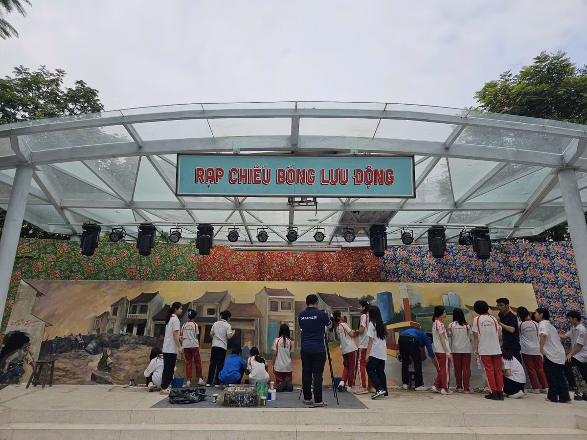 Ngay từ lúc bức tranh được thực hiện đã khiến nhiều người dân xung quanh cũng như người đi đường chú ý. Bức tranh panorama “Hà Nội: Kháng chiến - Dựng xây - Đổi mới” khi hoàn thiện được dự đoán sẽ thu hút đông đảo người dân đến thưởng lãm, check-in nhân dịp kỉ niệm 70 năm Giải phóng Thủ đô tới đây.