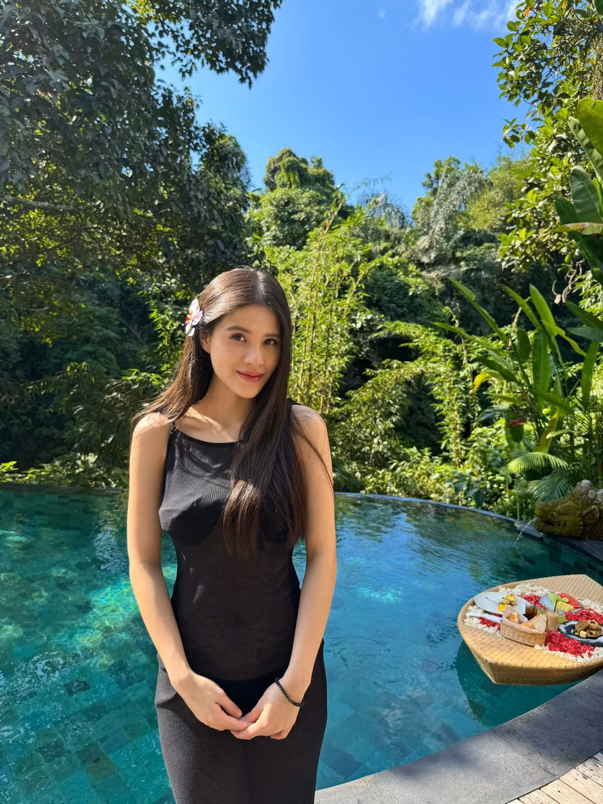 Mỹ Ngọc theo đuổi phong cách nữ tính, nhẹ nhàng.