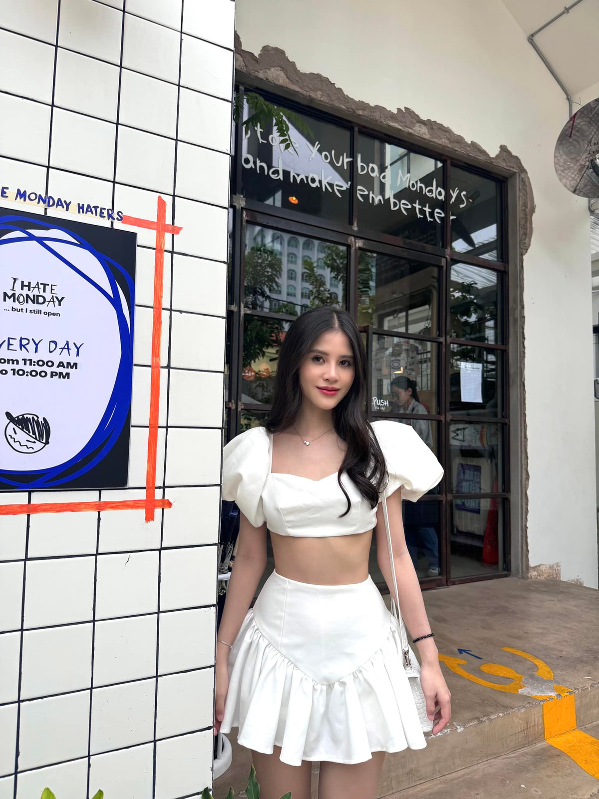 Được biết, cô nàng từng theo học chuyên ngành liên quan đến luật.