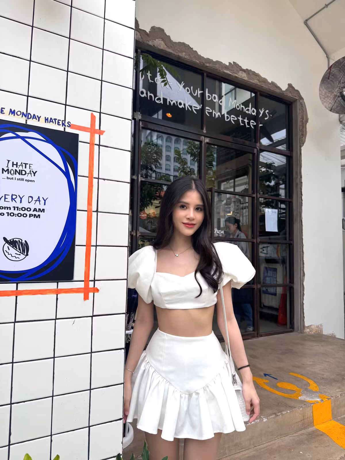 Được biết, cô nàng từng theo học chuyên ngành liên quan đến luật.