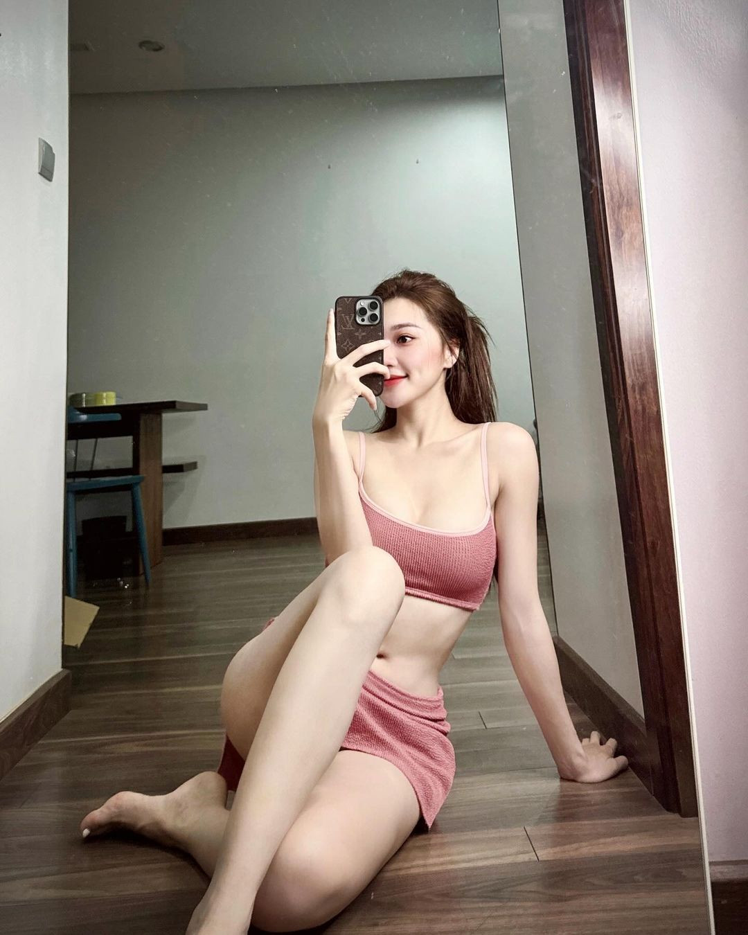 Sau nhiều năm nổi tiếng, Nguyễn Ngọc Nữ vẫn hút hồn người đối diện. Cô gái xứ Nghệ giờ đây đã là quý cô tuổi 29, đẹp mặn mà.