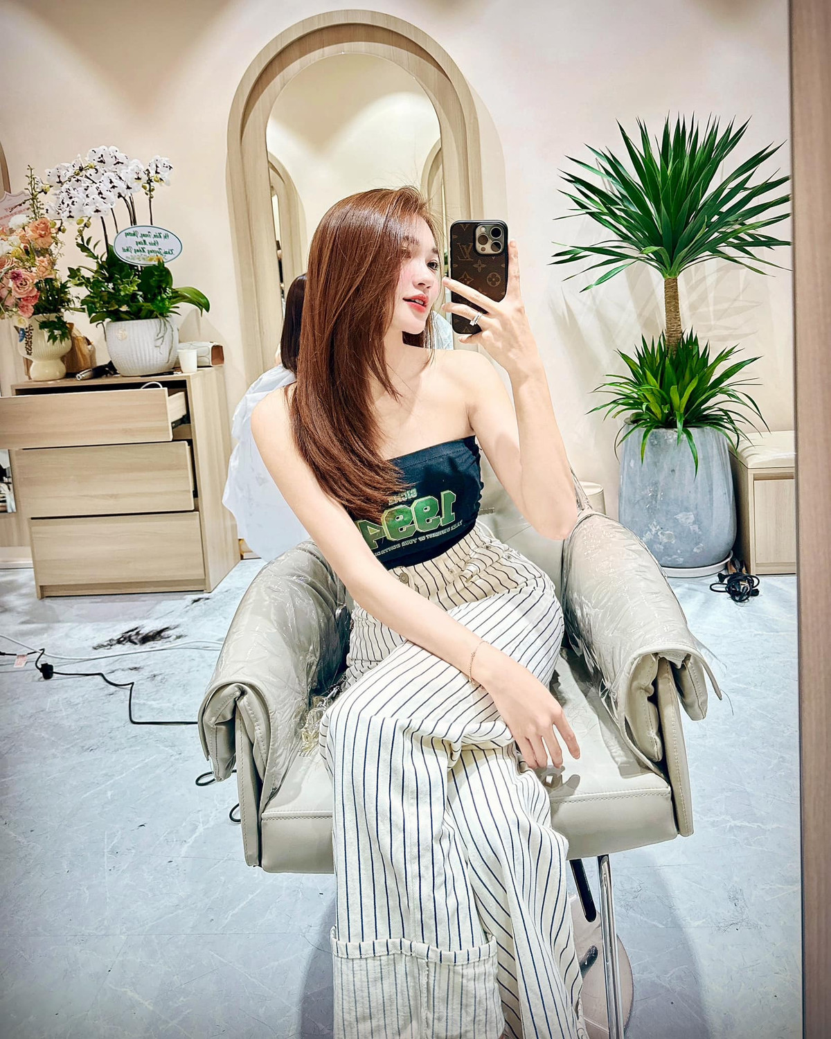 Mỹ nhân 29 tuổi cho biết hiện tại cô ưu tiên cuộc sống độc thân để có thể chăm sóc gia đình, phát triển công việc kinh doanh và tham gia những hoạt động xã hội, truyền cảm hứng làm đẹp bên ngoài và cả bên trong cho các cô gái trẻ.