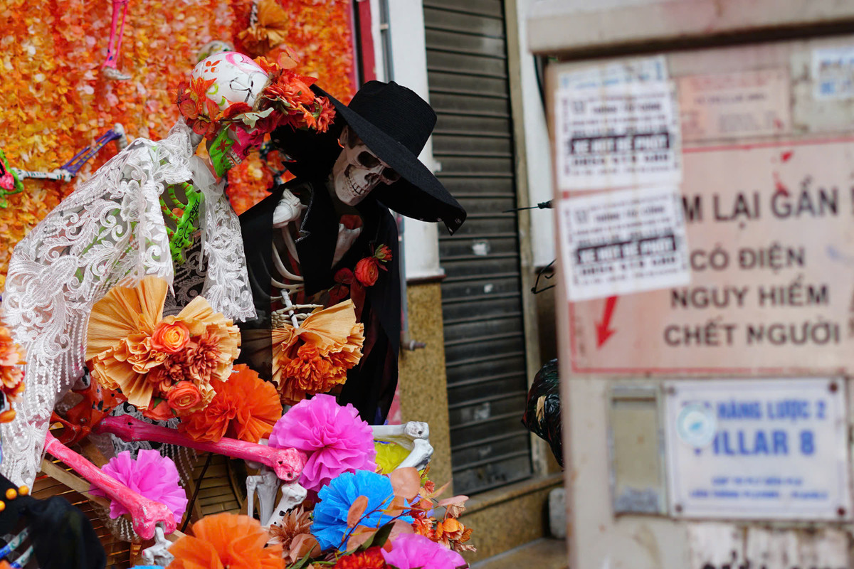 Năm nay thị trường đồ Halloween khá đa dạng, có nhiều món đồ lạ mắt.