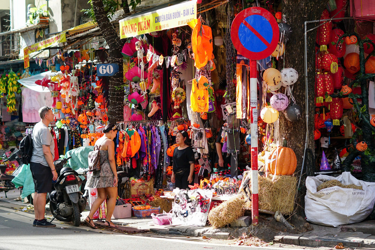 Một lượng hàng lớn được bán tới các quán cafe, bar, pub, khách sạn, nhà hàng lớn,... để phục vụ nhu cầu trang trí.