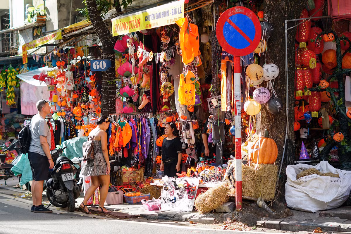 Một lượng hàng lớn được bán tới các quán cafe, bar, pub, khách sạn, nhà hàng lớn,... để phục vụ nhu cầu trang trí.