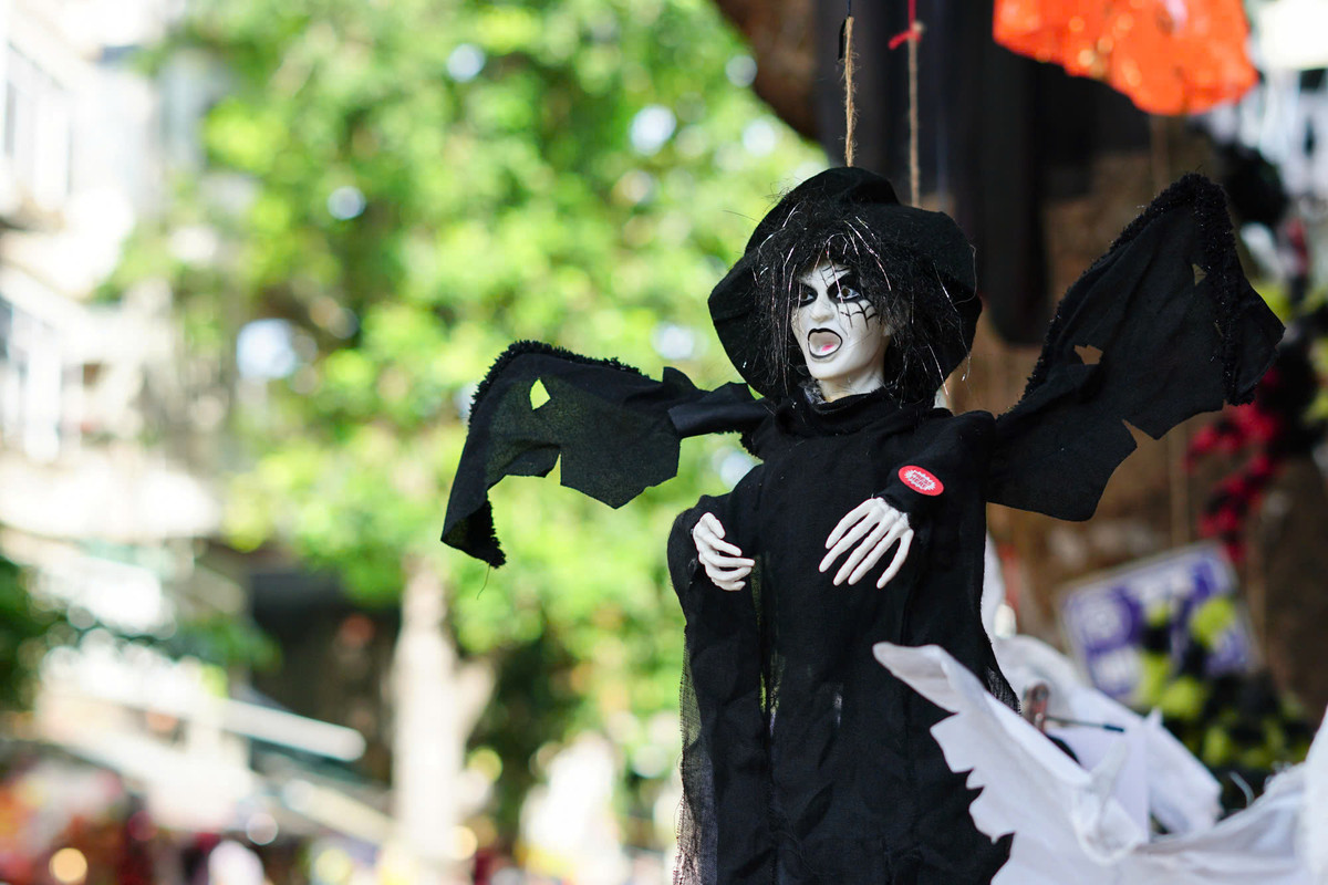 Nhiều hình nộm còn có thể cử động, phát ra những âm thanh ghê rợn.