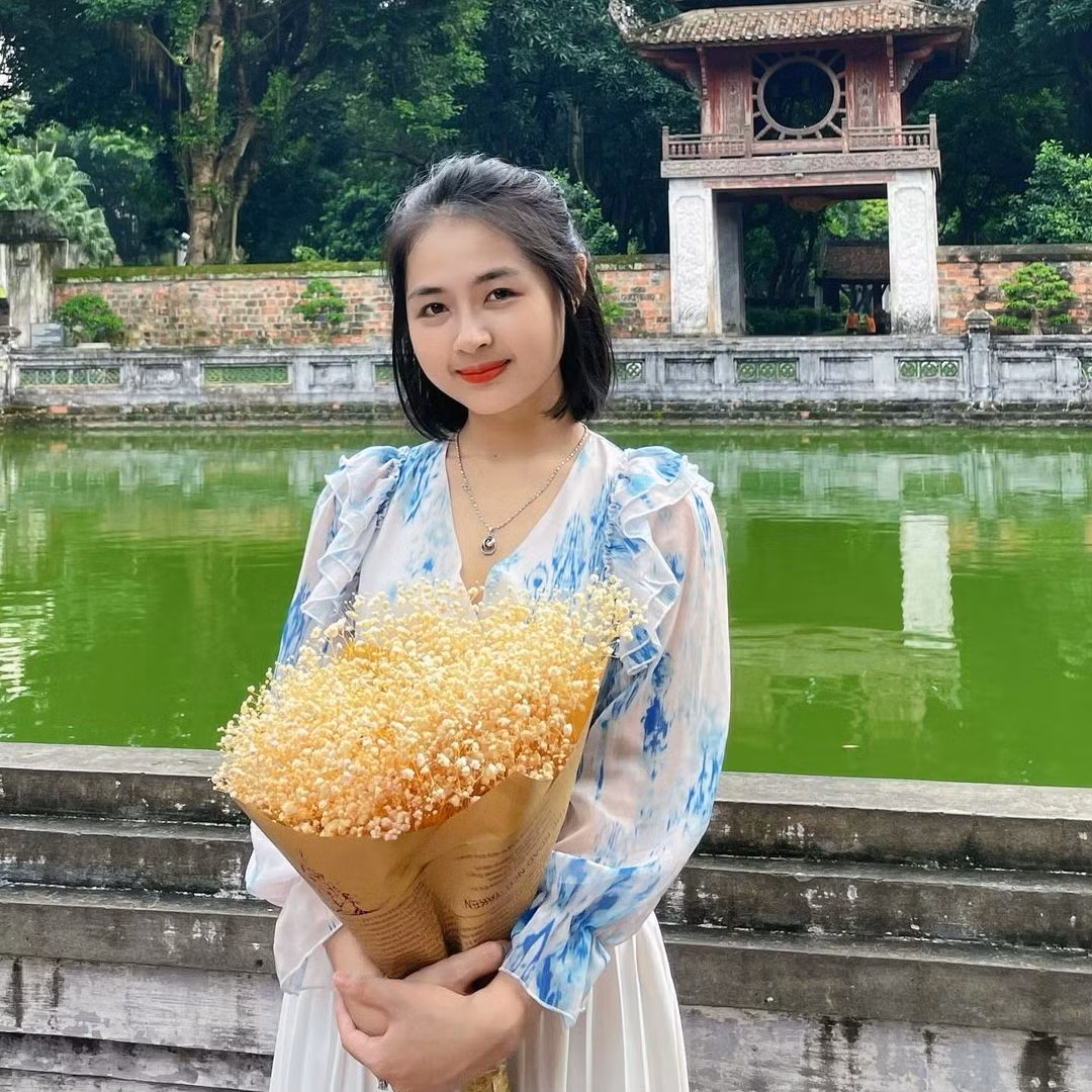 Với niềm đam mê cháy bỏng với văn chương cùng khao khát được khám phá và hiểu sâu sắc về văn hóa vùng miền, Thảo lựa chọn ngành sư phạm văn học.