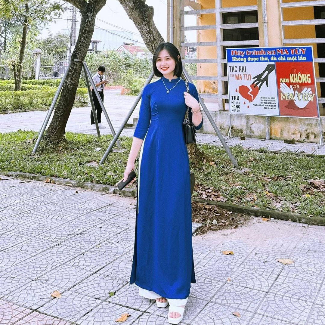 Được biết, nhân vật chính của loạt ảnh là "Thảo Đáng Yêu", hiện đang là sinh viên năm 4 khoa Ngữ văn, trường Đại học Sư phạm (Đại học Huế).