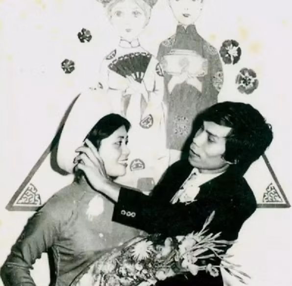 Cô dâu đậm chất thập niên 80 của thế kỷ trước với áo dài truyền thống.