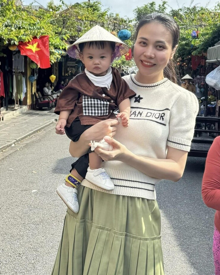 Cậu bé cũng được bố mẹ cho đi du lịch nhiều nơi.