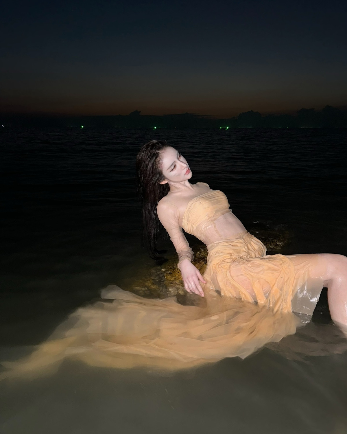 Nhiều người đã ví Rinrada Thurapan như một nàng "thủy quái" cai trị một vùng biển lớn.