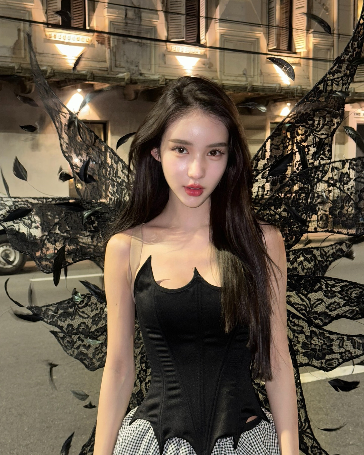 Yoshi Rinrada Thurapan (tên thật là Rinrada Thurapan), sinh ngày 5-2-1997 tại tỉnh Roi Et, Thái Lan.