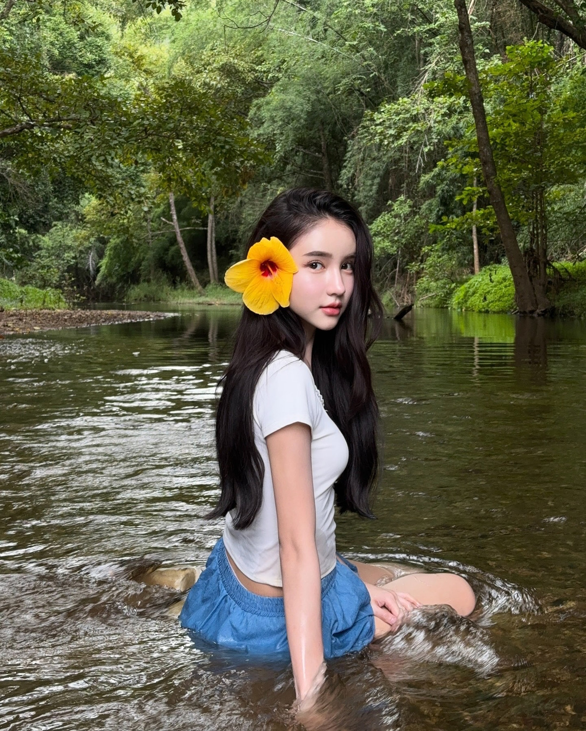 Yoshi Rinrada Thurapan từng đăng quang ngôi vị Hoa hậu Chuyển giới Thái Lan 2017, Á hậu 1 cuộc thi Nữ hoàng Chuyển giới Quốc tế 2018. (Ảnh: IGNV)