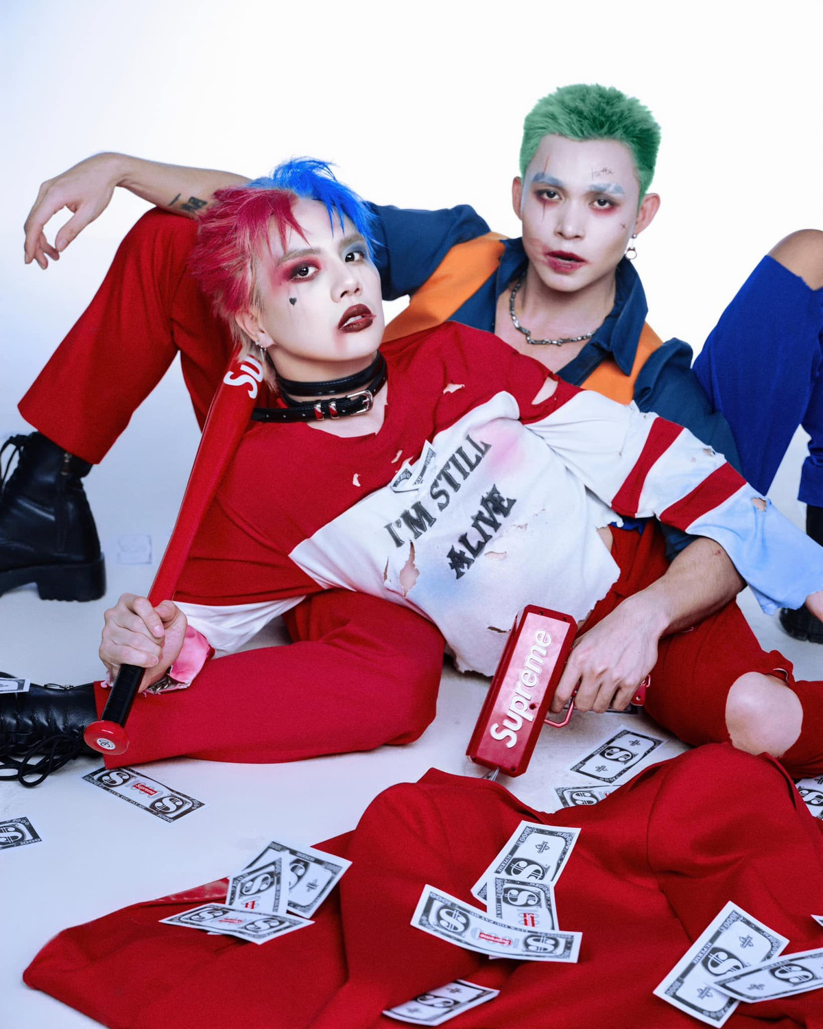 Đôi bạn thân Jun Phạm - Duy Khánh cũng không nằm ngoài đường đua Halloween khi hóa thân thành Joker và Harley Quinn.