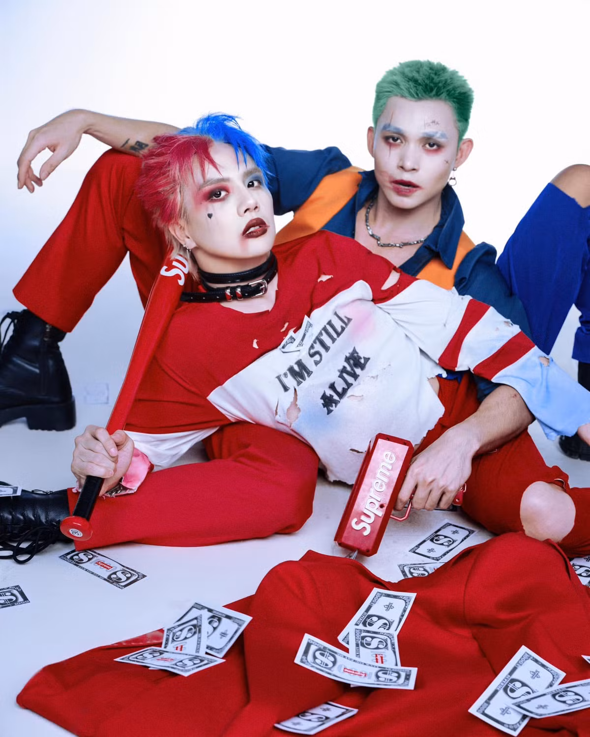 Đôi bạn thân Jun Phạm - Duy Khánh cũng không nằm ngoài đường đua Halloween khi hóa thân thành Joker và Harley Quinn.