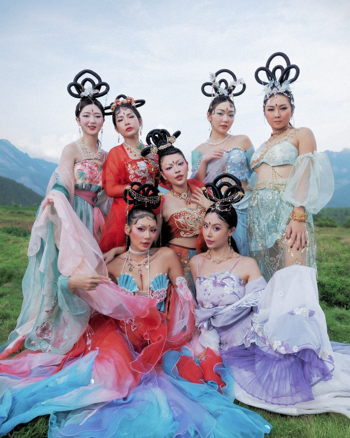 Thảo Nhi Lê, Tú Hảo, Lâm Thúy Nhàn, Chloe Nguyễn, Thảo Nhi Lê, Tú Hảo, Tuimi, MAYonair, Hà My... hoá thân thành hội "yêu tinh nhền nhện" trong Tây Du Ký.