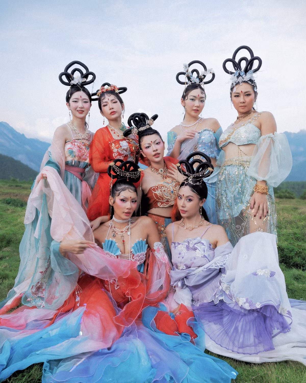 Thảo Nhi Lê, Tú Hảo, Lâm Thúy Nhàn, Chloe Nguyễn, Thảo Nhi Lê, Tú Hảo, Tuimi, MAYonair, Hà My... hoá thân thành hội "yêu tinh nhền nhện" trong Tây Du Ký.