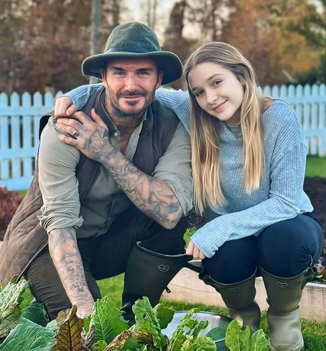 Vừa chào đời, Harper Beckham đã được các tạp chí hàng đầu đưa vào danh sách những nhóc tì nổi tiếng nhất thế giới.