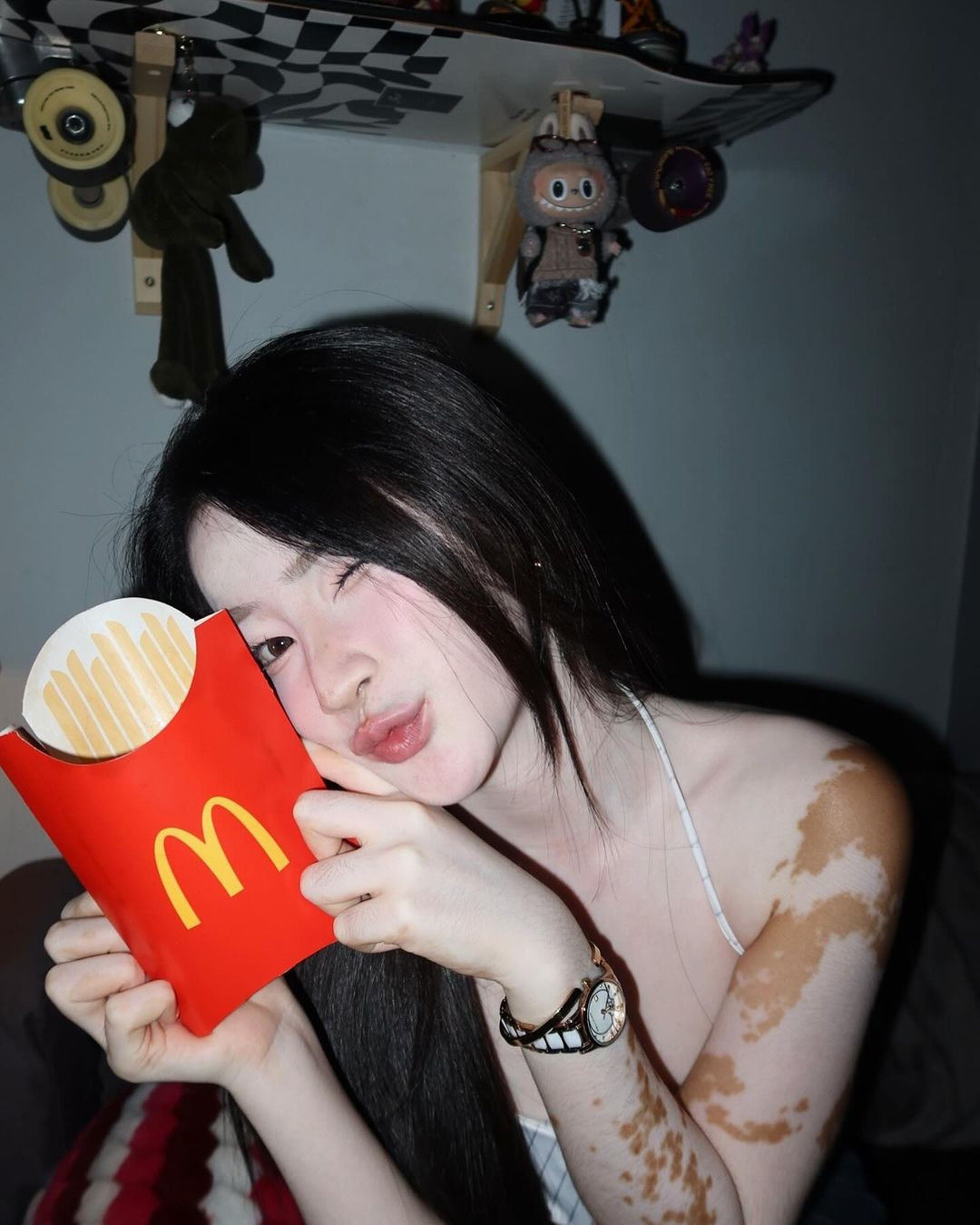 Hiện trang cá nhân của Chralisa thu hút hơn 211.000 người theo dõi.