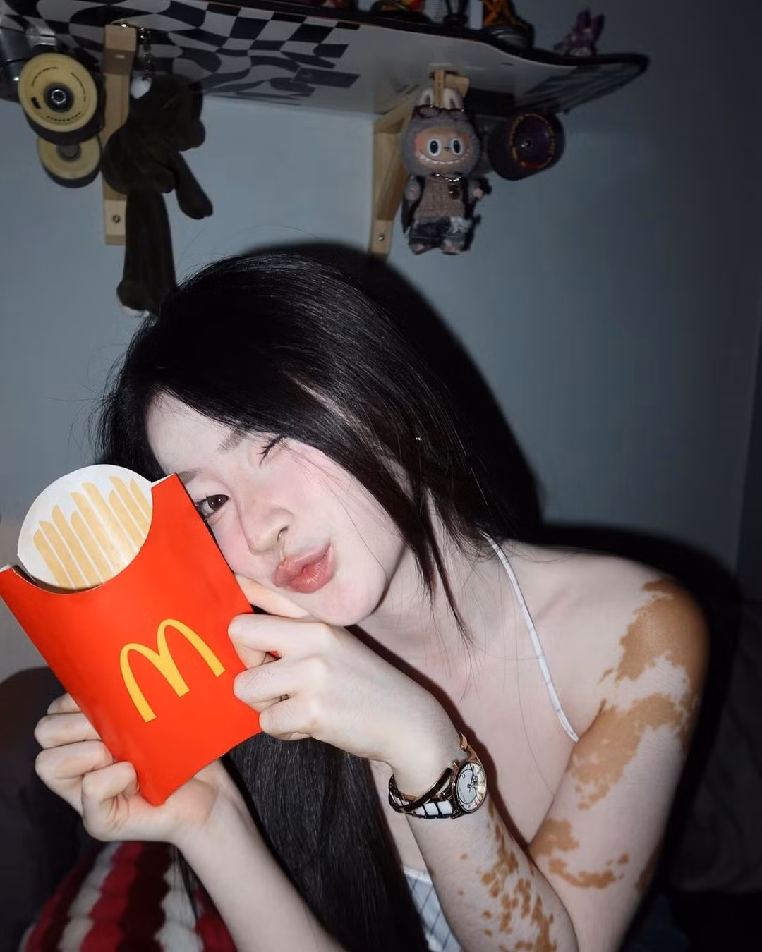 Hiện trang cá nhân của Chralisa thu hút hơn 211.000 người theo dõi.