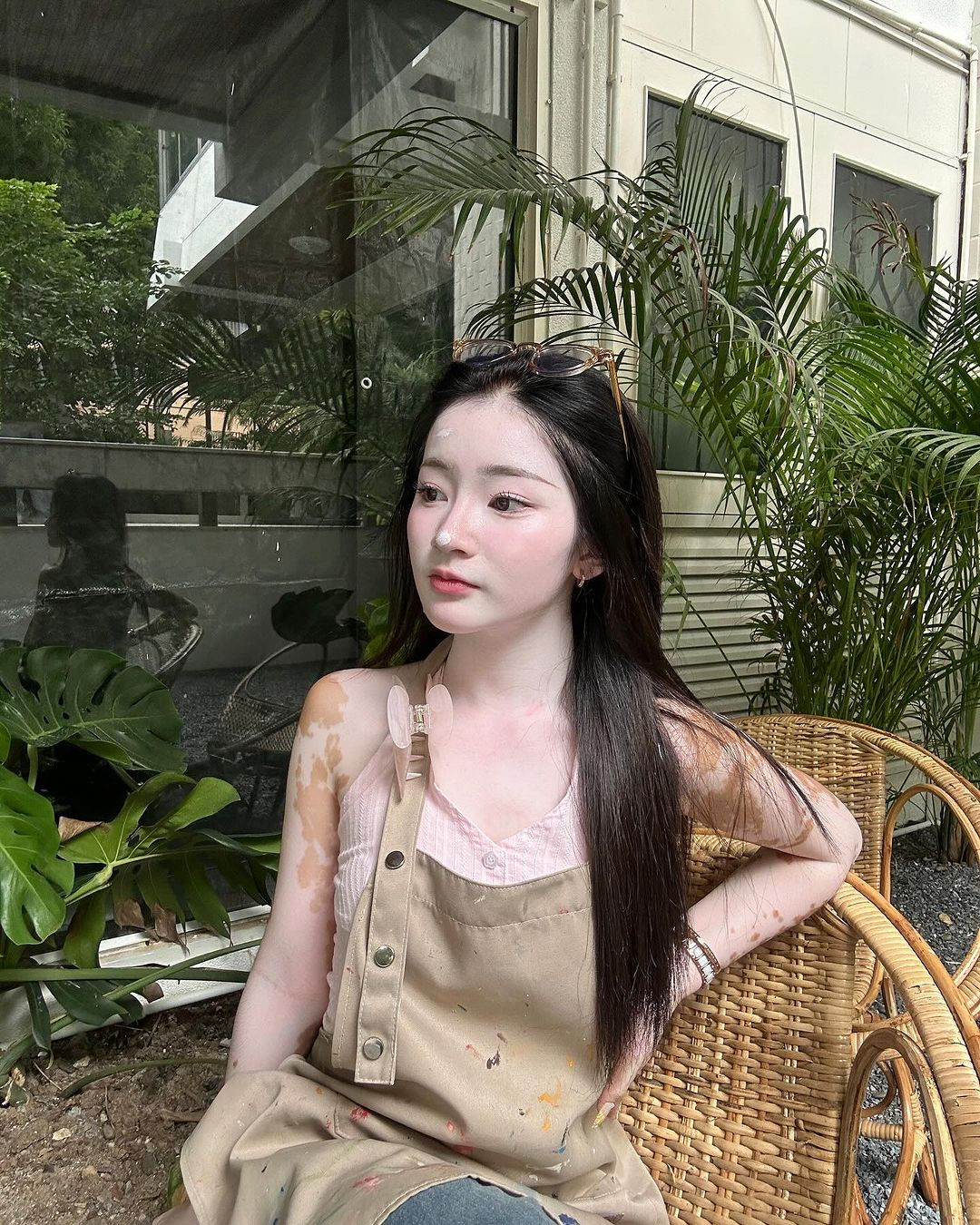 Chralisa sở hữu nhan sắc ngọt ngào, nữ tính, nhẹ nhàng.