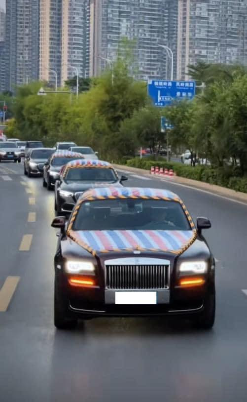 Trào lưu này xuất phát từ một chủ xe Mercedes-Maybach GLS 480, khi người này đăng tải hình ảnh chiếc SUV "phông bạt" của mình.