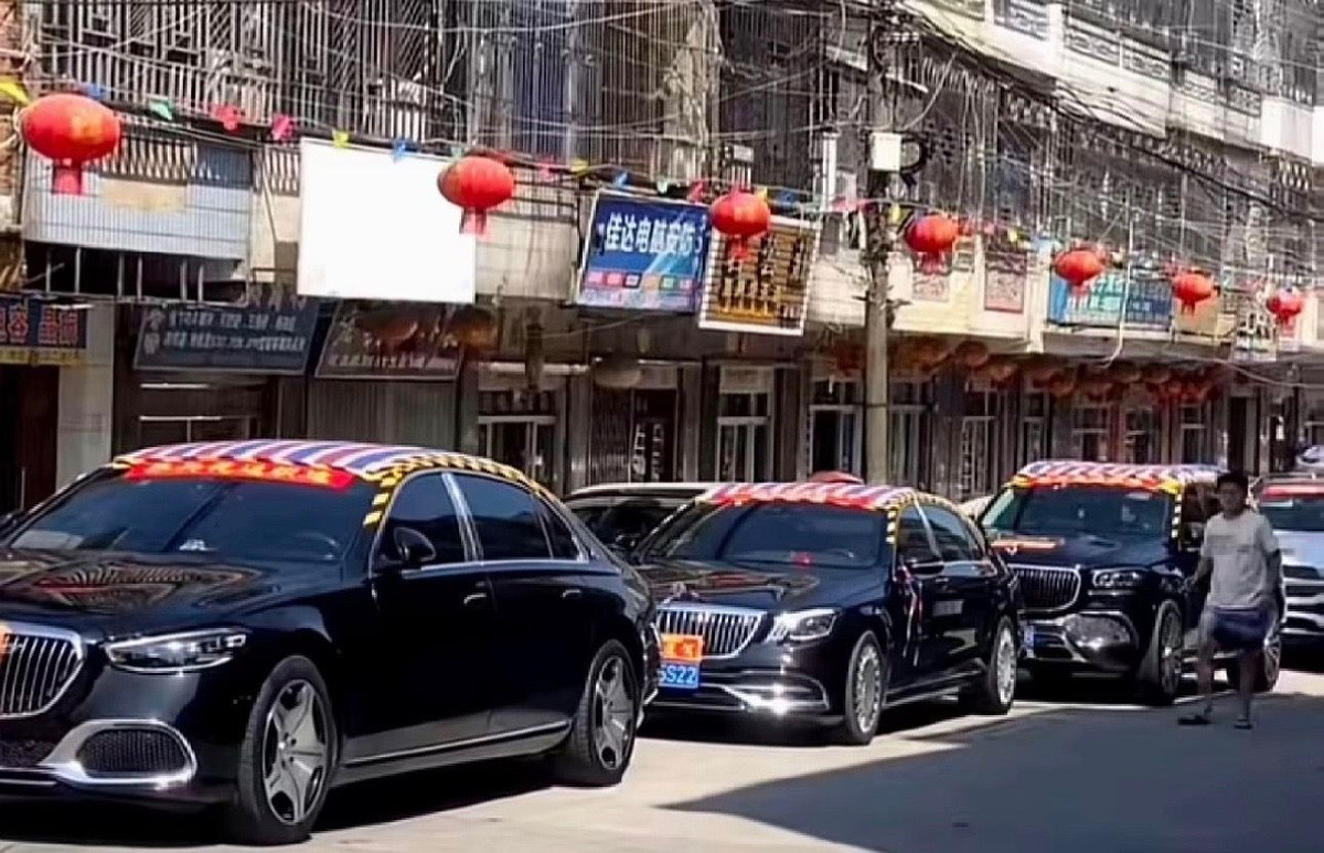 Câu chuyện trên sau khi được chủ xe chia sẻ trên mạng xã hội nhanh chóng thu hút sự chú ý. Rất nhiều chủ xe sang khác cũng đã "bắt trend" để thể hiện thái độ với cách xử lý thiếu trách nhiệm của đại lý lẫn hãng xe.