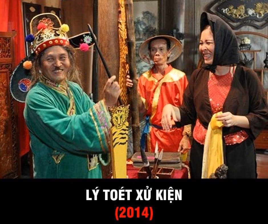 Lý Toét xử kiện là một tiểu phẩm trào phúng nhằm châm biếm thói hách dịch, lọc lừa, tham lam, ngu muội, bất chấp luân thường đạo lý của một kẻ hành nghề pháp lý dởm. Tiểu phẩm mang đến cho khán giả những phút giây thư giãn với những tình huống hài hước cùng thông điệp ý nghĩa sâu sắc. (Ảnh: Facebook)