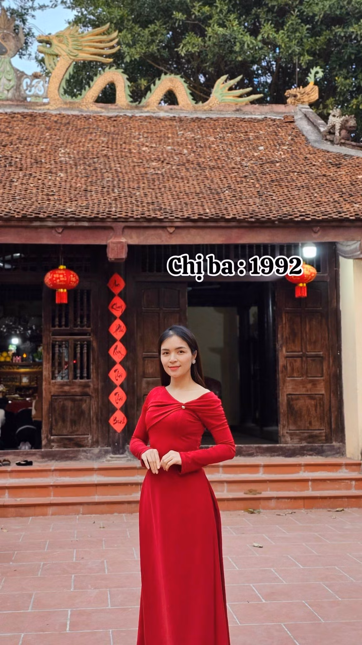 Người chị kế Hòa Minzy hơn cô 3 tuổi, sở hữu nhan sắc xinh đẹp.