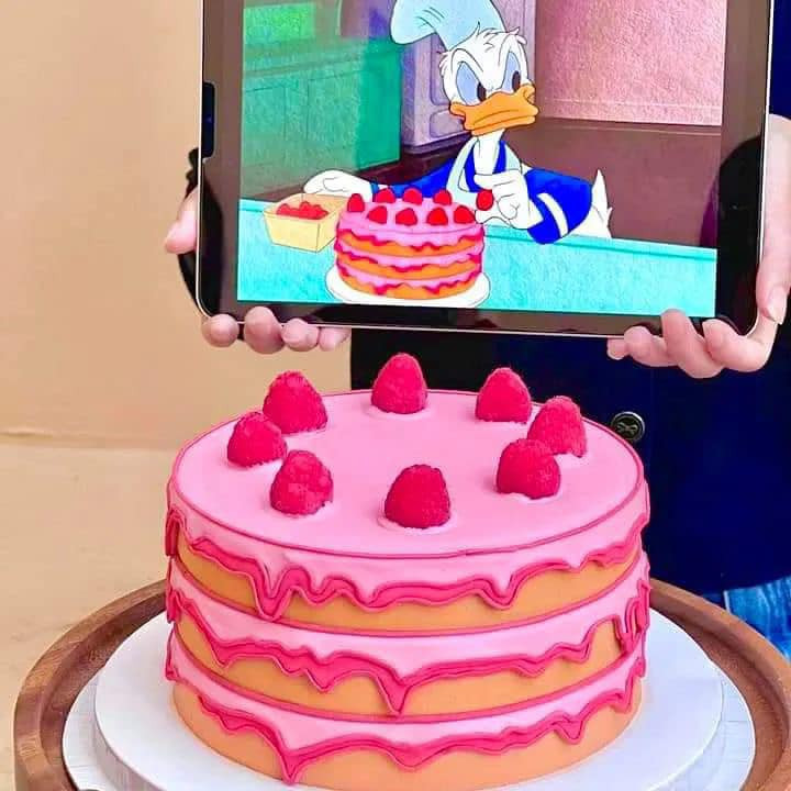 Những chiếc bánh kem được "sao chép" gần như giống 100% với bản gốc.