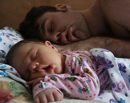 Từ khuôn mặt, dáng ngủ cho tới đôi môi ấy, không thể lẫn đi đâu được.