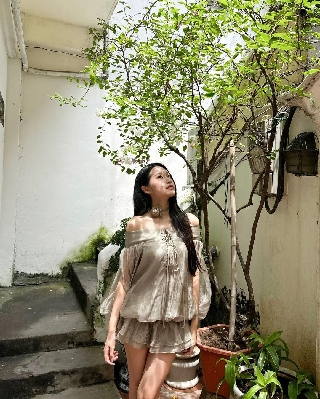 Dù mới chỉ sinh em bé được hơn 4 tháng, thế nhưng trong những bức ảnh đăng tải, Doãn Hải My đã lấy lại được vóc dáng không khác gì thời con gái. Cô nàng sở hữu chiều cao 1m67 ấn tượng, có thể cân được nhiều thiết kế khác nhau. (Ảnh: IGNV)