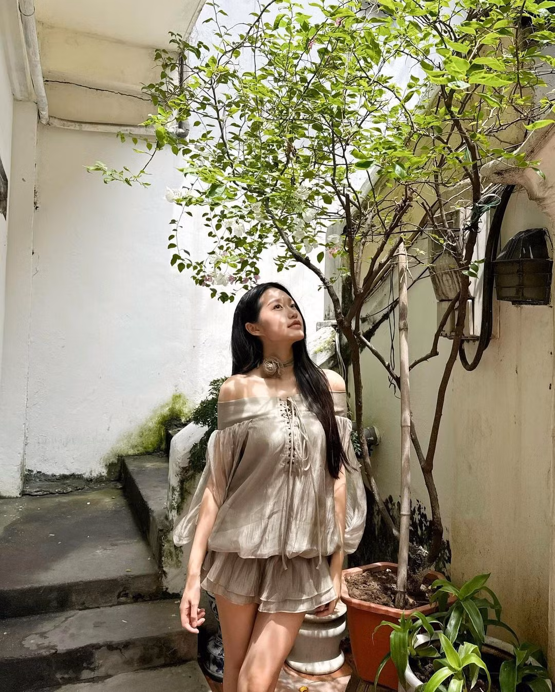 Dù mới chỉ sinh em bé được hơn 4 tháng, thế nhưng trong những bức ảnh đăng tải, Doãn Hải My đã lấy lại được vóc dáng không khác gì thời con gái. Cô nàng sở hữu chiều cao 1m67 ấn tượng, có thể cân được nhiều thiết kế khác nhau. (Ảnh: IGNV)