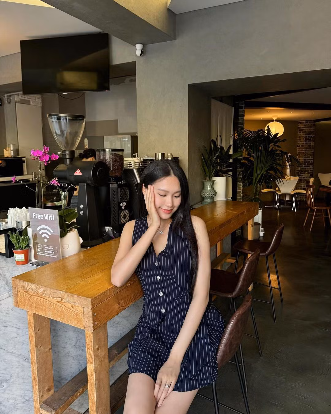 Nhân chuyến đi này, Doãn Hải My được chồng đưa vi vu đến một số địa điểm ở xứ sở kim chi. Doãn Hải My đã tranh thủ check-in, khoe ảnh lên trang cá nhân.