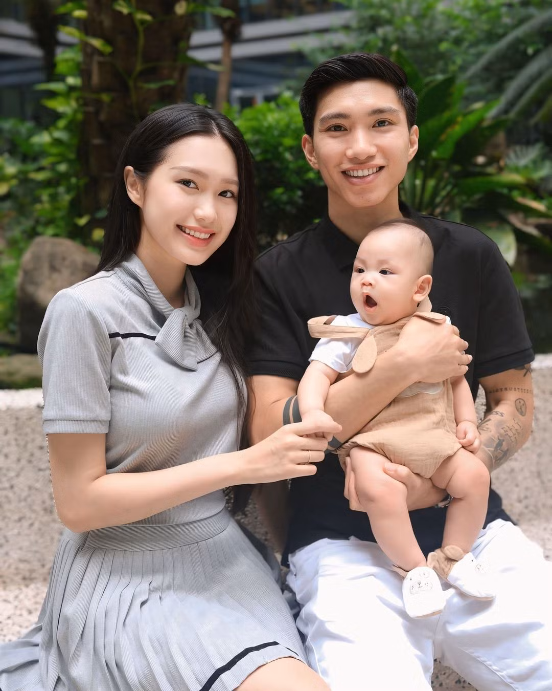 Sau khi kết hôn cùng ông xã cầu thủ, Doãn Hải My gần như không còn tham gia nhiều vào các hoạt động nghệ thuật mà tập trung vào gia đình. Cô luôn xuất hiện đồng hành cùng chồng trong những sự kiện quan trọng.