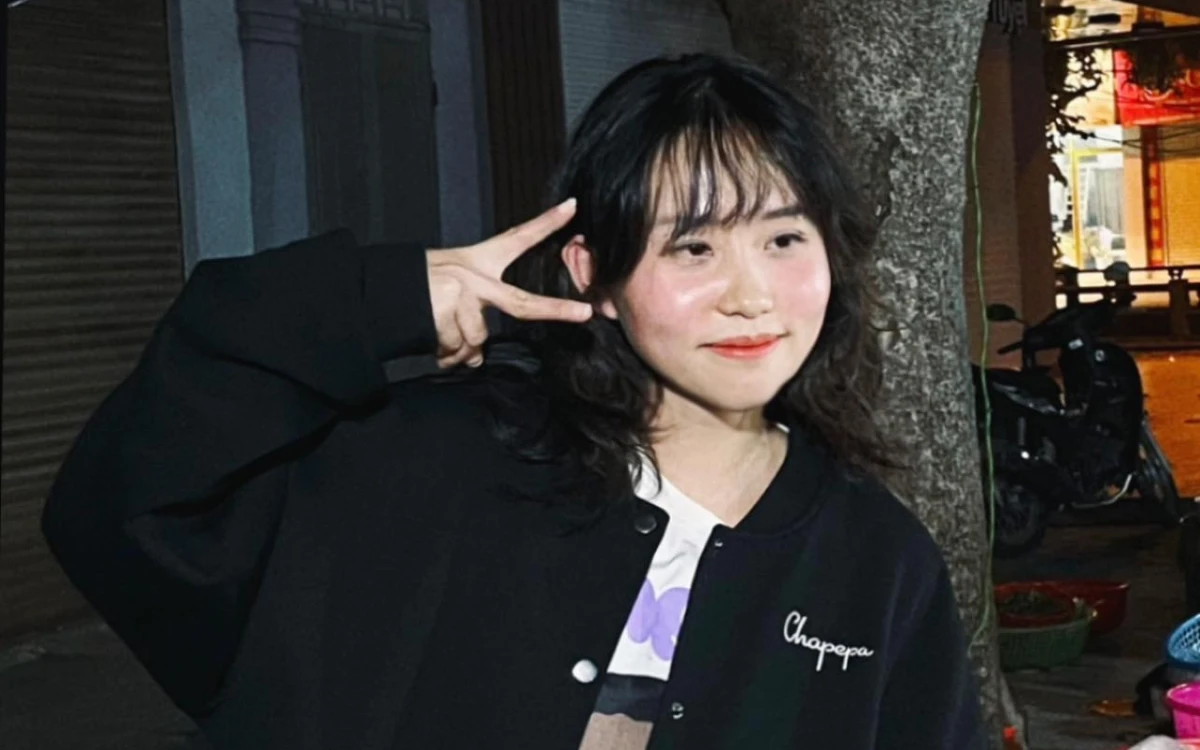 Nhật Lệ cho biết chuyện chị em thường xuyên trêu đùa hay cà khịa nhau là bình thường: "Mình trêu Linh thôi chứ ông Linh có giận gì đâu. Mình thì hay trêu, lại gặp fan Linh hay tưởng tượng. Các bạn nghĩ thoáng và nhẹ nhàng với nhau, lâu lâu chị em trêu một chút cho vui...".