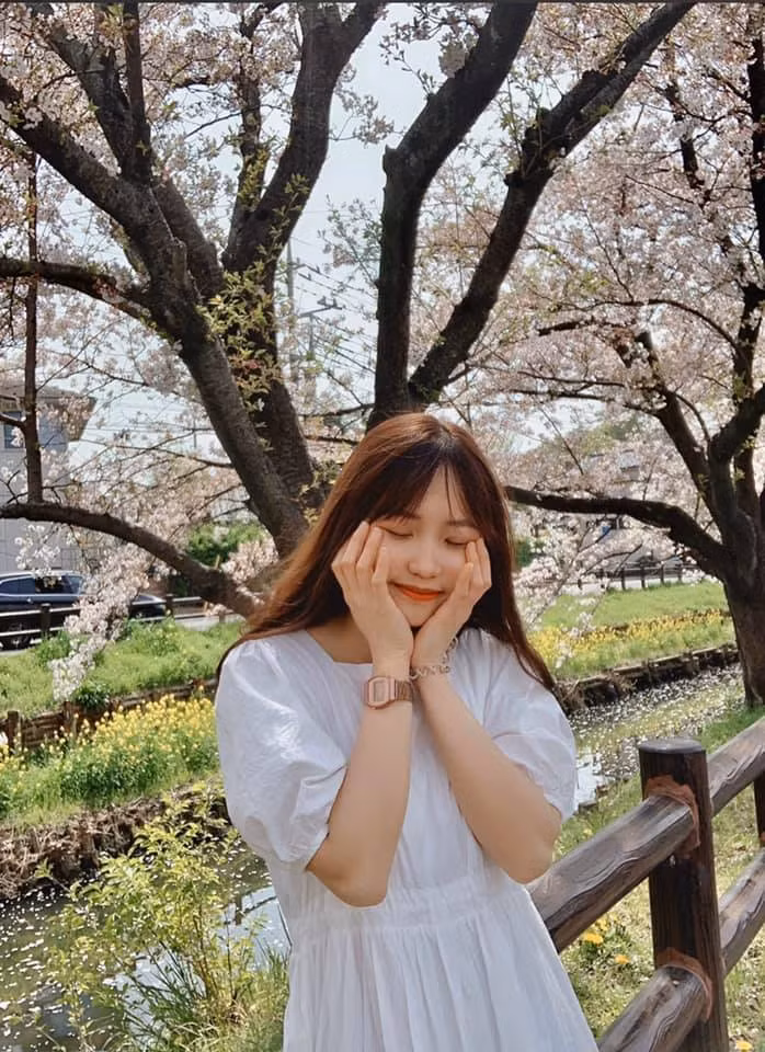 Không chỉ vậy, Nhật Lệ hỗ trợ công ty và có mối quan hệ thân thiết với nhiều người trong team châu Phi.