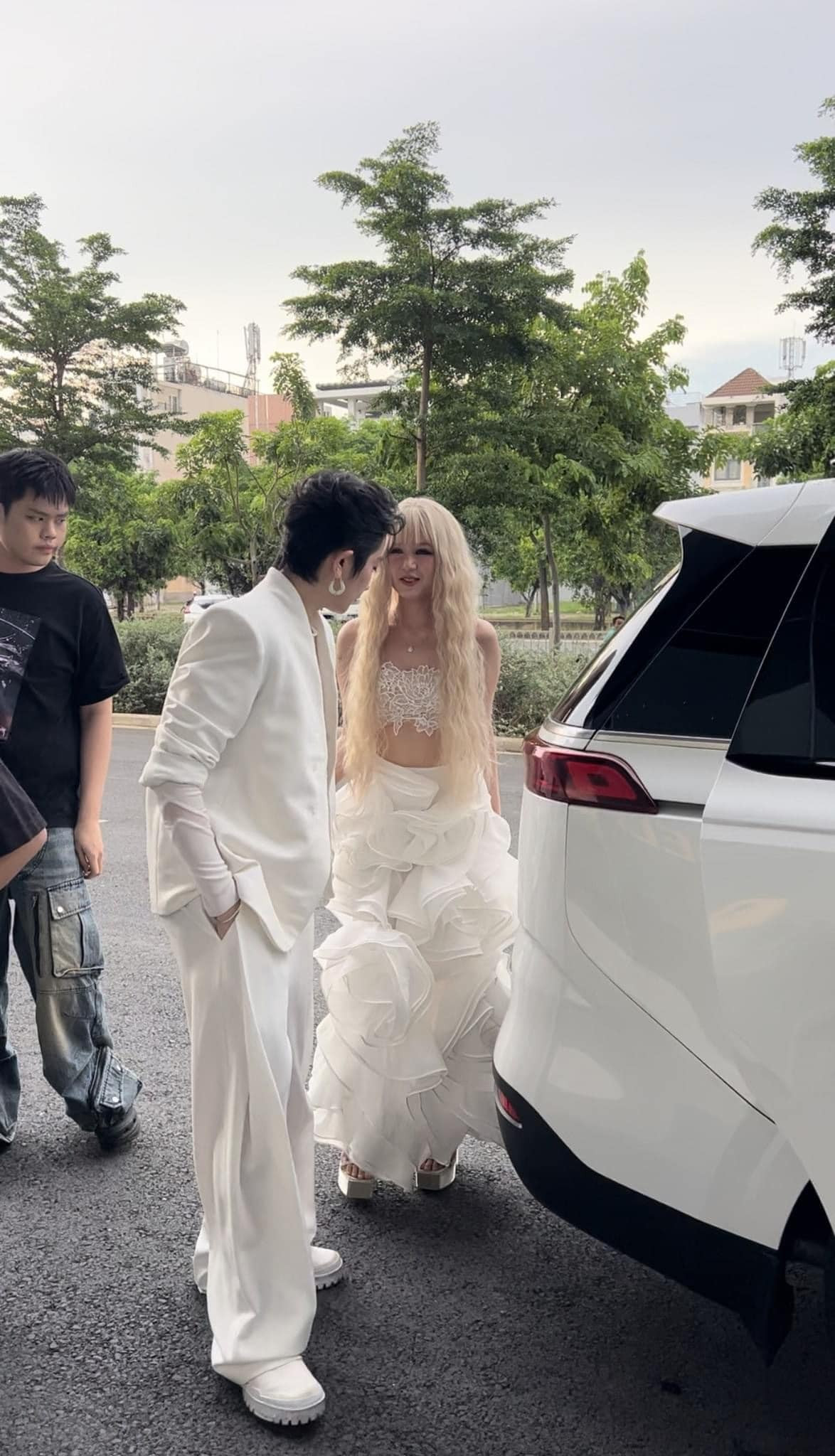 Mới đây, Xoài Non còn tay trong tay thân thiết xuất hiện cùng Gil Lê trong họp báo chương trình Chị đẹp đạp gió 2024. (Ảnh: FBNV)