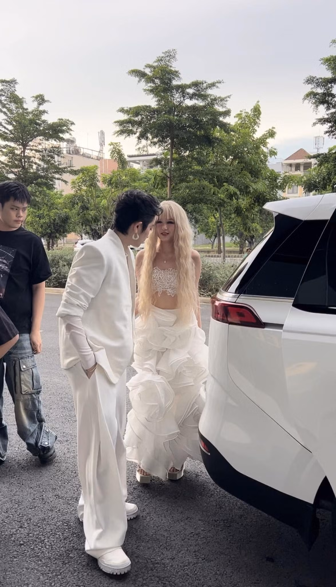 Mới đây, Xoài Non còn tay trong tay thân thiết xuất hiện cùng Gil Lê trong họp báo chương trình Chị đẹp đạp gió 2024. (Ảnh: FBNV)