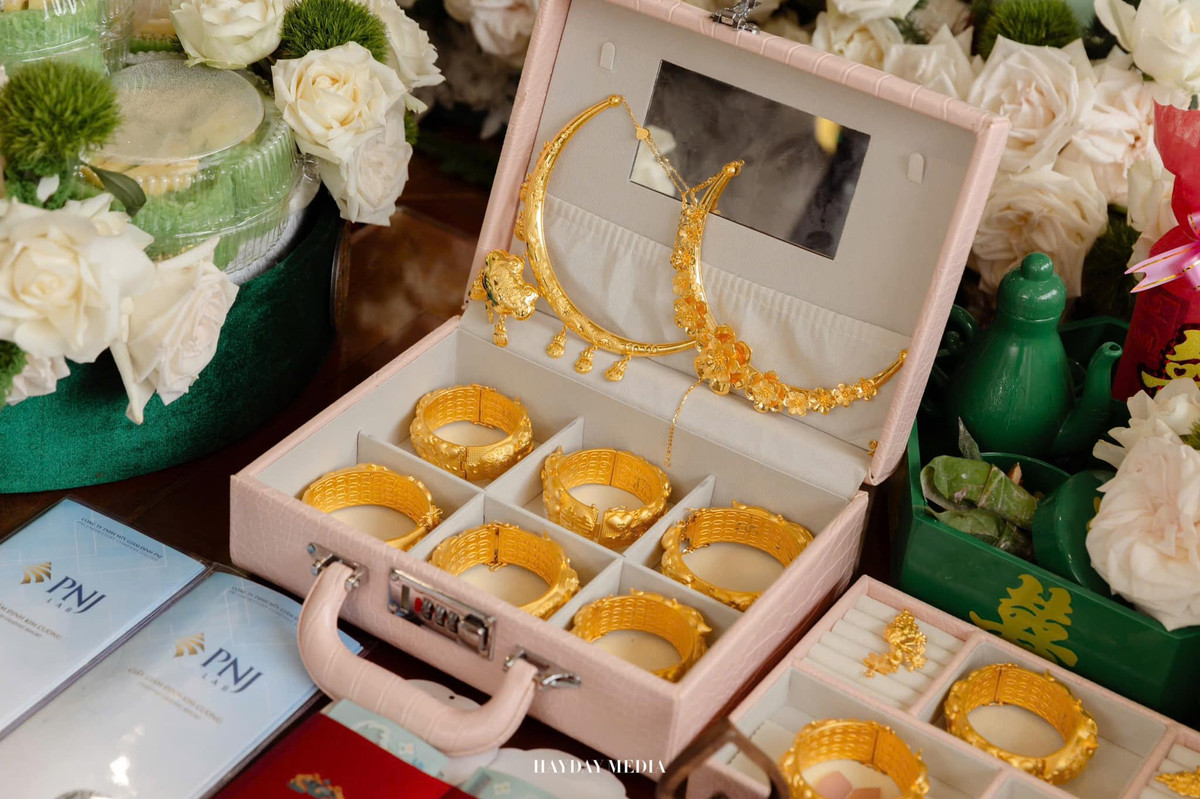 "Nhìn mà hoa mắt luôn đó", "ngợp quá chừng", "cô dâu chắc thấy gánh nặng lắm", "uầy cô dâu này đầu thai xịn quá" - Netizen không khỏi cảm thán trước danh mục của hồi môn của nàng dâu Đồng Tháp.