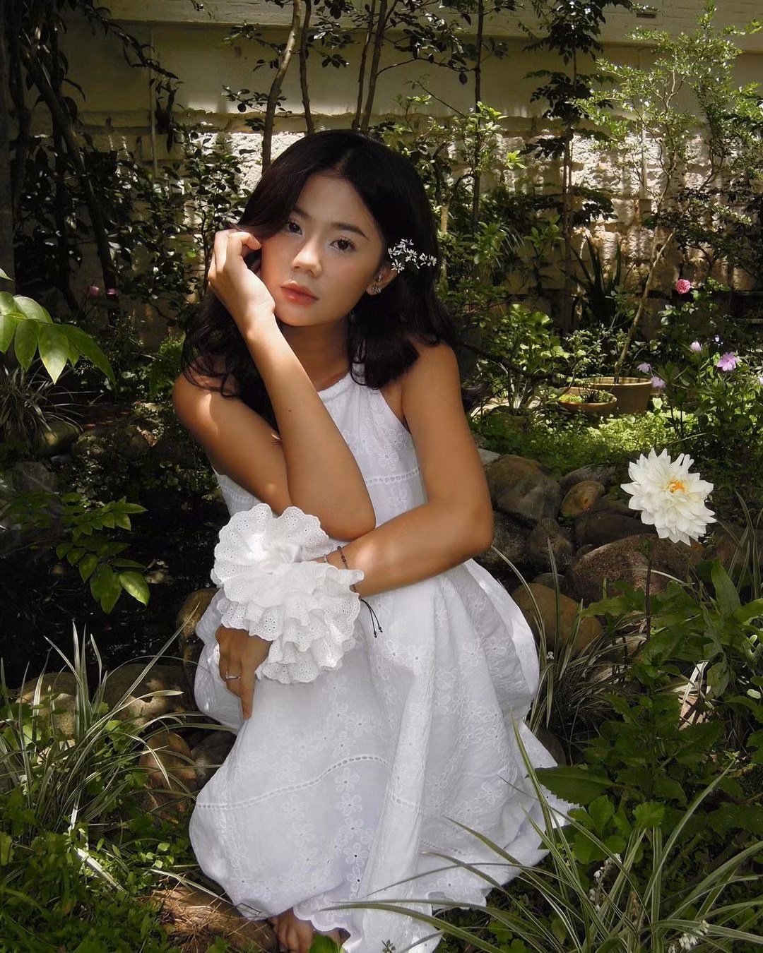 Sau chiếc clip gây tiếng vang đầu tiên là vài động tác nhảy để giới thiệu cửa hàng bán sữa chua của mẹ cô, Như Thảo hiện tại lại hút người xem bởi những đoạn video thú vị như dạy cách sống ảo,... Lối nói chuyện dí dỏm, hài hước của cô nàng khiến nhiều người cuốn theo câu chuyện mà cô nàng kể.