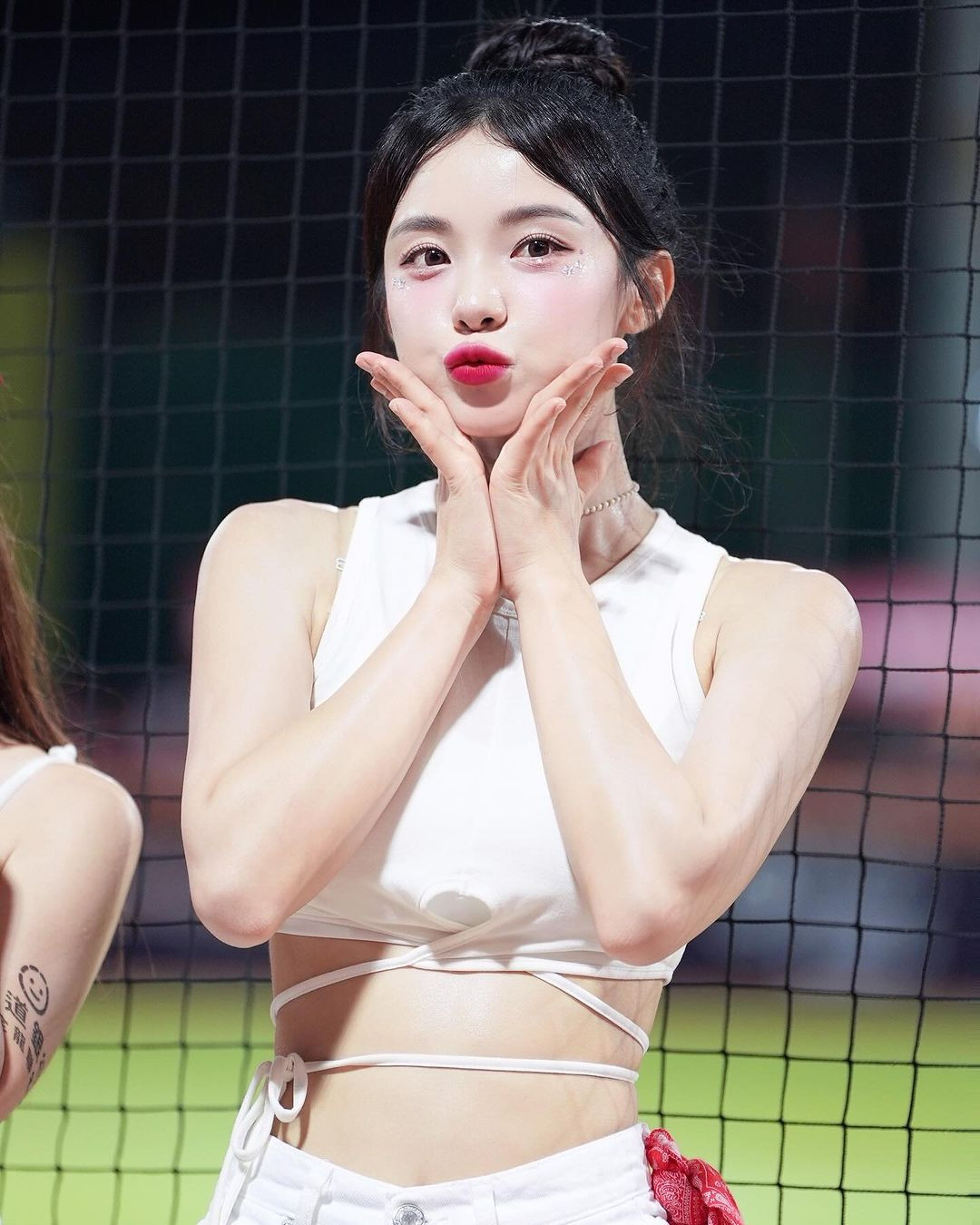 Hot girl người Hàn Quốc có vòng eo săn chắc nhờ tập múa bụng từ nhỏ.